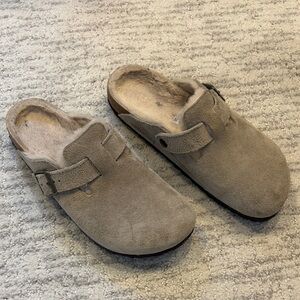Birkenstock Bostons shearling Suede Slip-On Clogs Taupe 41